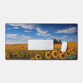 ひまわりパーソナライズされた畑と納屋デスクマット デスクマット (キーボード&マウス)