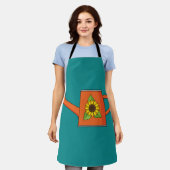 ひまわり付きオレンジ水切り缶 エプロン (着用した状態)