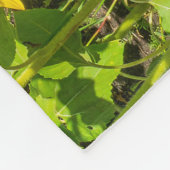 ひまわり畑、夏の晴れた日。 フリースブランケット (角)