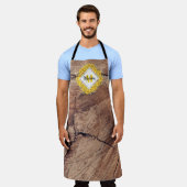ひまわり素朴と木のテクスチャモノグラム エプロン (着用した状態)