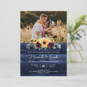 ひまわり素朴写真ネイビーブルーウッド結婚ズ 招待状 (スタンド正面)
