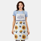 ひまわり&ブルーベリーキッチンパーソナライズされたエプロン エプロン (着用した状態)