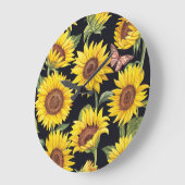 ひまわり、蝶、水色の黒い背景 ラージ壁時計 (傾斜)
