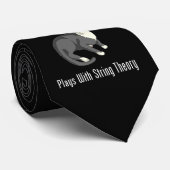 ひも理論の演劇 ネクタイ (ロール)