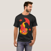 ひらひらとしたヒレと赤い花の金魚 Tシャツ (正面フル)