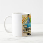 ひれが付いている50年代のChevyのインパラの青 コーヒーマグカップ (左)