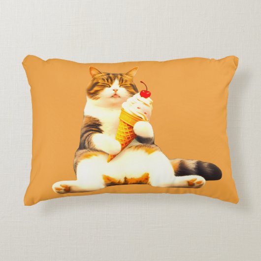 ぴったり眠りネコ – アイスクリームコーンを持つ猫 アクセントクッション (正面)