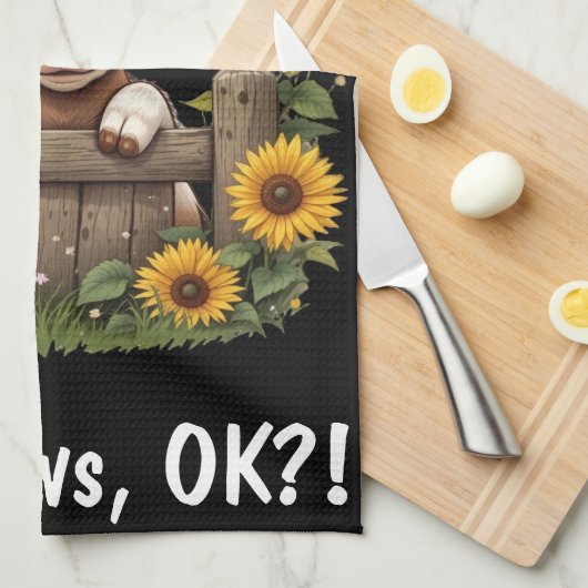 ふくらはぎのひまわりで囲まれたフェンス越しに覗き込む キッチンタオル (四つ折り)