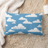 ふくらんでいる雲の青空のカスタムな男の赤ちゃんは名前をからかいます ランバークッション (ブランケット)