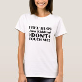 ふざけたハグ 触らないで面白い Tシャツ (正面)