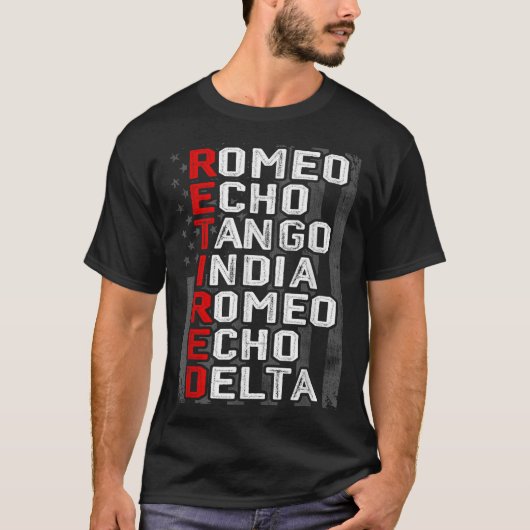 ふりがなアルファベット退職した退役軍人アメリカ国旗Mi Tシャツ (正面)
