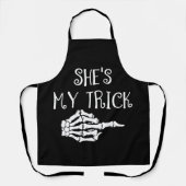 ふれあうカップルのハロウィーン衣装ハイズとハーズ エプロン (正面)