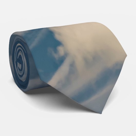ふわふわした雲とジェットが青い空に登る ネクタイ (ロール)