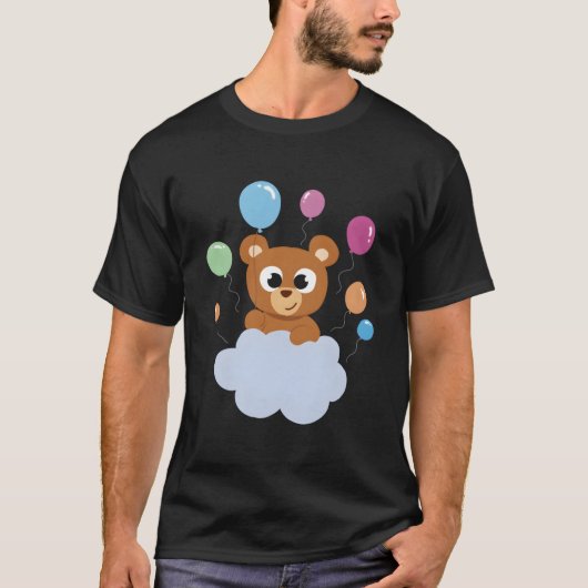ふわふわとした雲の上の可愛らしいクマのデザイン Tシャツ (正面)