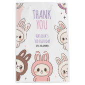 ふわふわの人形パステルバニーテーマの誕生日 ミディアムペーパーバッグ (正面)