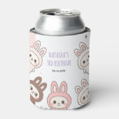 ふわふわの人形パステルバニーテーマの誕生日 缶クーラー (缶正面)