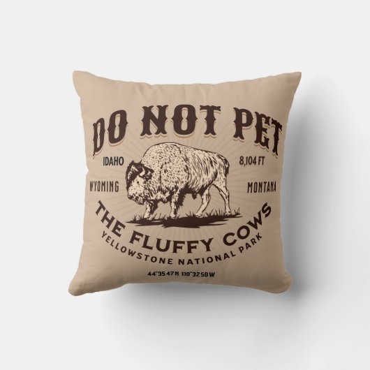 ふわふわの牛を飼うなイエローストーンビソンおもしろい クッション (裏面)