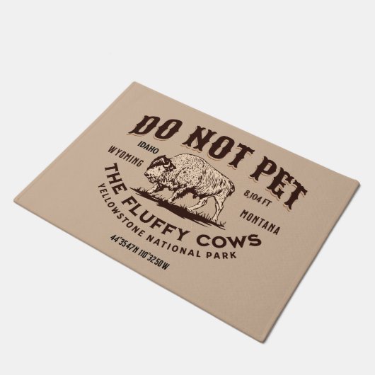 ふわふわの牛を飼うなイエローストーンビソンおもしろい ドアマット (アングル)