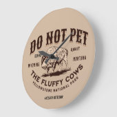 ふわふわの牛を飼わないイエローストーンナショナル3 ラージ壁時計 (傾斜)