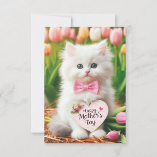 ふわふわの白い子猫がチューリップの花畑にいる母の日 カード