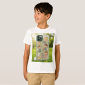 ふわふわの白い子猫とぴょんぴょん跳ねるウサギが交流する Tシャツ (正面フル)