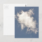 ふわふわの積雲が明るい青空に浮かんでいる ポストカード (正面/裏面)