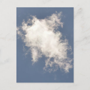 ふわふわの積雲が明るい青空に浮かんでいる ポストカード