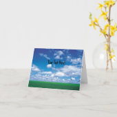 ふわふわの雲と青い空と緑の草原のカード カード (黄色い花)
