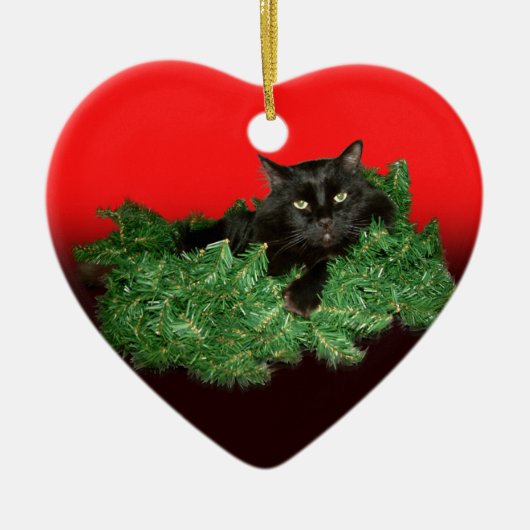 ふわふわの黒猫インクリスマスリース セラミックオーナメント (正面)