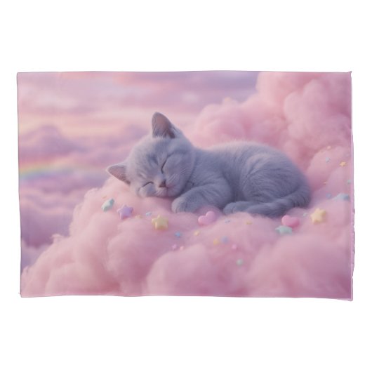 ふわふわピンクの雲の上の眠るパステル子猫アート 枕カバー (正面)