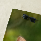 ふわふわメインの子ネコかわいい花の写真 ビーチタオル (インサイチュ)