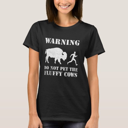 ふわふわ牛に注意 ヤギを撫でないでください Tシャツ (正面)