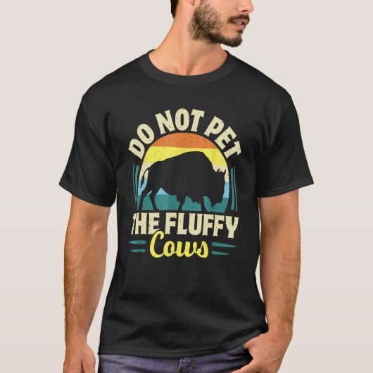 ふわふわ牛に触らないで 面白いアメリカバイソン ギフト 黄色 Tシャツ (正面)