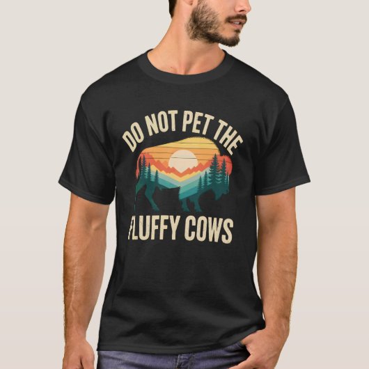 ふわふわ牛に触らないで 面白いアメリカバイソン ハイキング アート Tシャツ (正面)