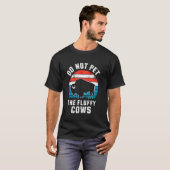 ふわふわ牛に触らないで 面白いアメリカバイソン バイソン Tシャツ (正面フル)