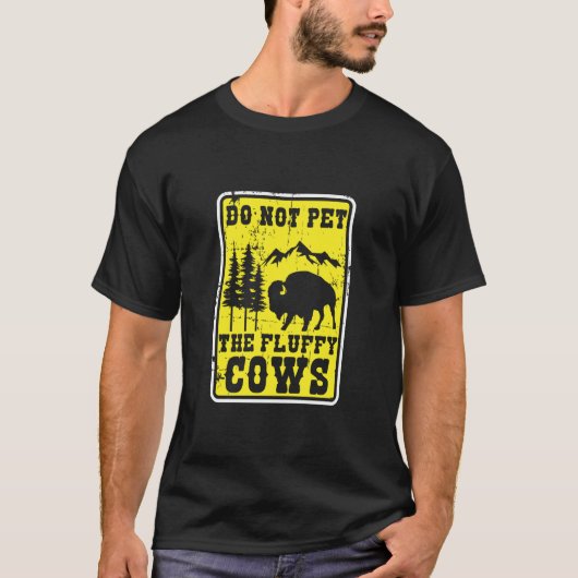 ふわふわ牛に触らないで 面白いアメリカバイソン 野生動物 ユーモア Tシャツ (正面)