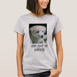 "ふわふわ白い子犬チャーム" Tシャツ