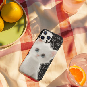ふわふわ白猫と数学の公式 黒板 カバーM iPhone 16ケース