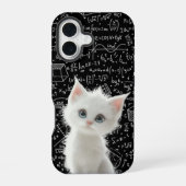 ふわふわ白猫と数学の公式 黒板 カバーM iPhone 16ケース (裏面)