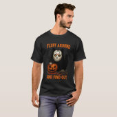 ふわもこでいろいろ見つけ出す 面白い ふわふわ 黒猫 H Tシャツ (正面フル)