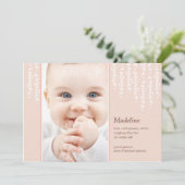 ふんわりとした植物の赤ちゃん誕生のお知らせピンクカード 案内状 (スタンド正面)