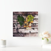 ぶどう葉、ワインボトルコルク及びコルク抜き スクエア壁時計 (ホーム)