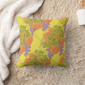 ぶどう、ぶどうつる植物、オレンジイエローグリーンパープル クッション (ブランケット)