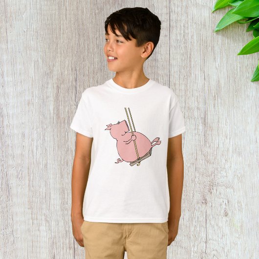 ぶらんこに乗った豚 Tシャツ