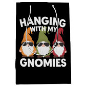 ぶら下がったとMy Gnomiesガーデンおもしろい格言 ミディアムペーパーバッグ (正面)