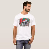 ぶら下がったな舌を搭載するおもしろいな見るパグ Tシャツ (正面フル)