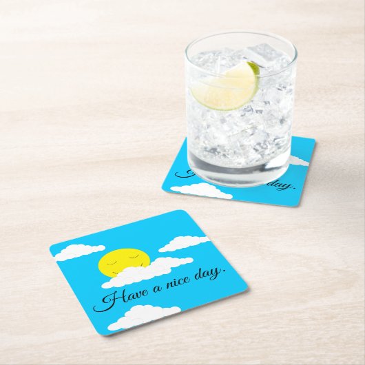 ぷんぷんとした雲に包まれた笑顔の太陽 スクエアペーパーコースター (インサイチュ)