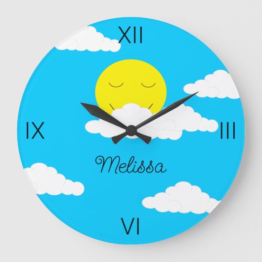 ぷんぷんとした雲に包まれた笑顔の太陽 ラージ壁時計 (正面)