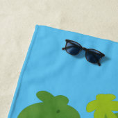 ～へのジャングルの漫画ぶら下がったビーチの可愛いチンパンジー ビーチタオル (インサイチュ)