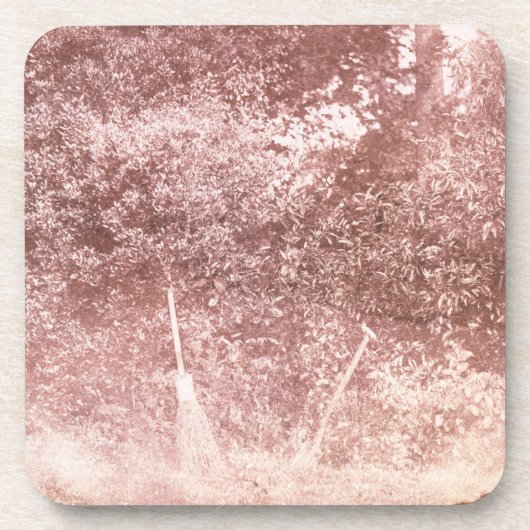 ほうきおよび踏鋤1842年(b/wの写真) コースター (正面)